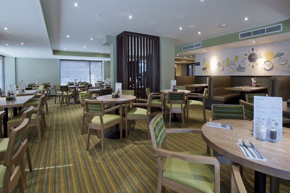 Premier Inn Edinburgh City Centre York Pl/St James 41/58