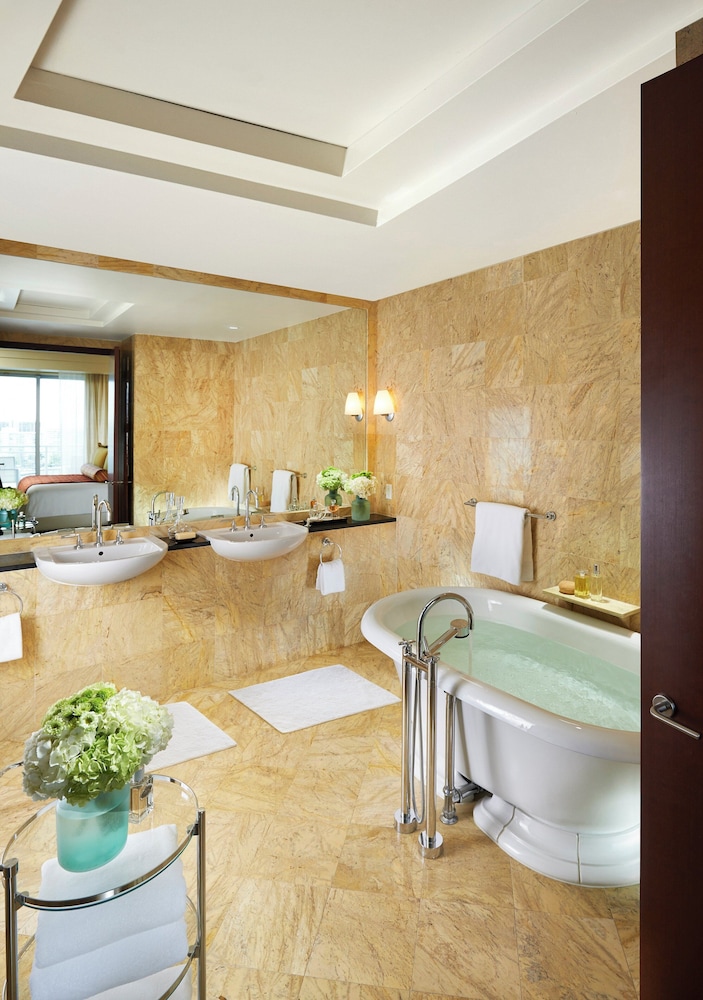 Mandarin Oriental Miami 44/44