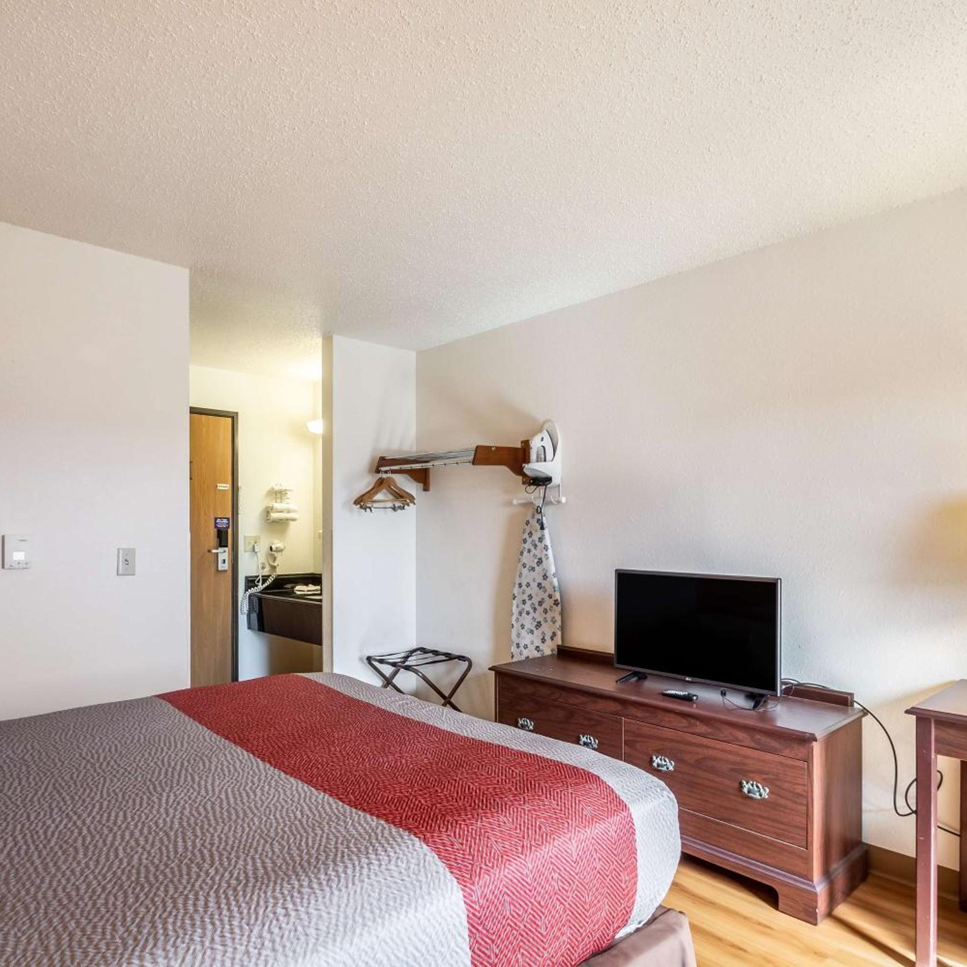 غرفة بسرير كوين لذوي الإعاقة، Motel6 Saukville, WI 6/10