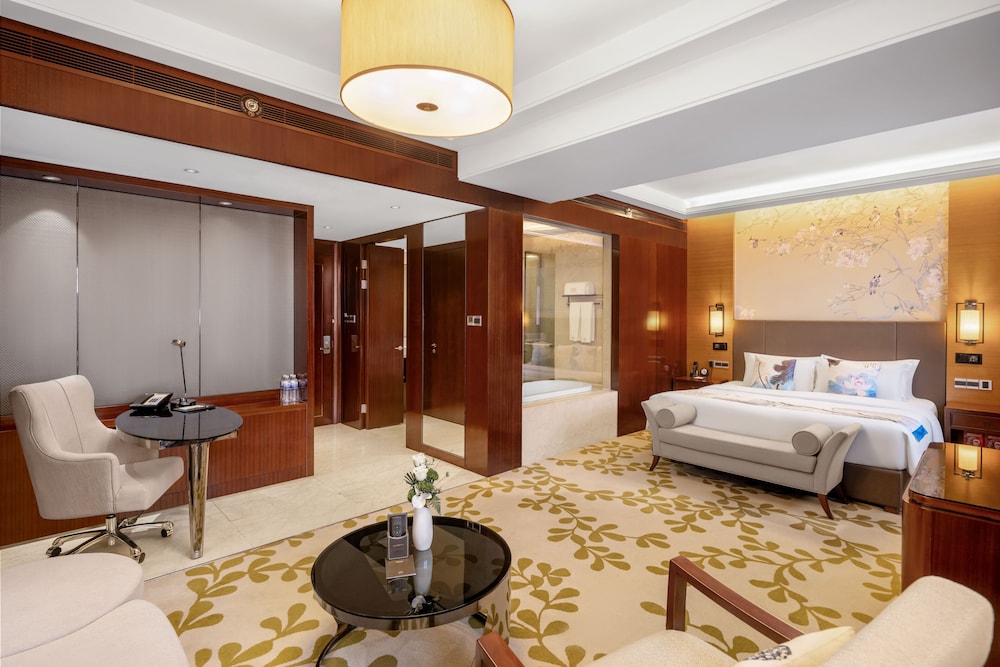 Enlux Hotel (Baotu Quanquan City Plaza) 33/59