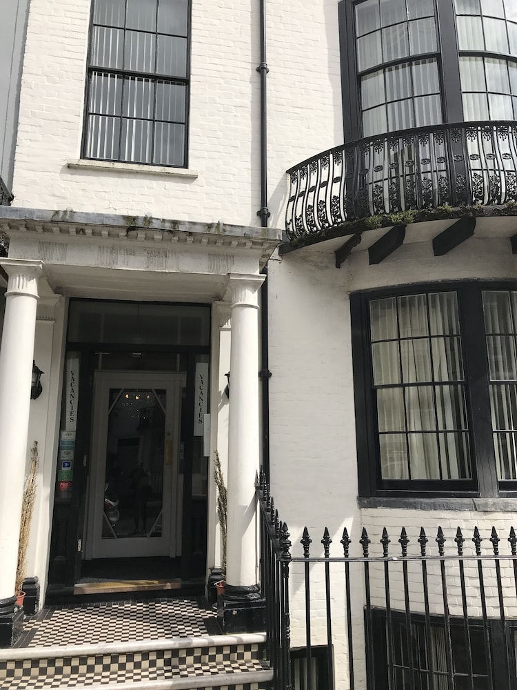 Kempfield House Hotel 2/50