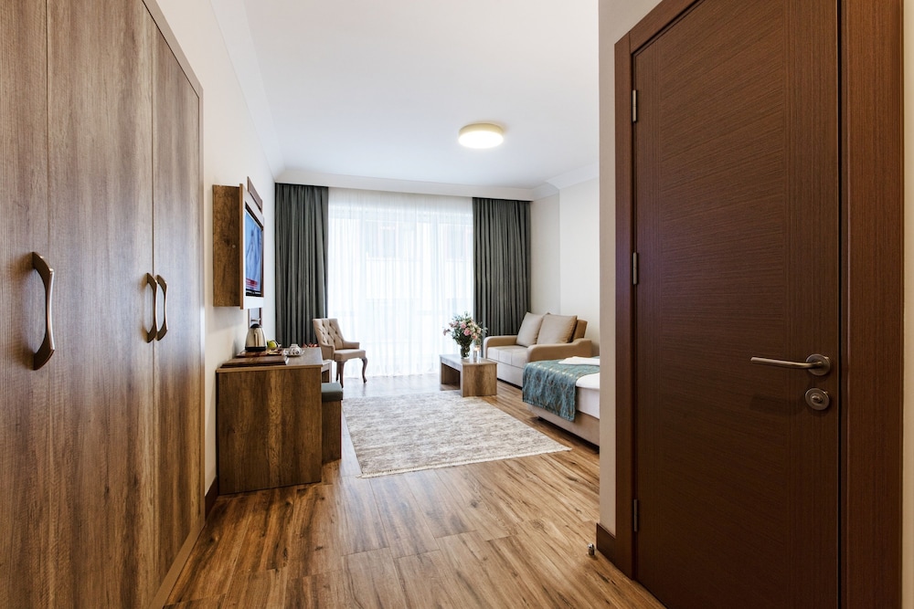 Mari Suites Hotel 47/63