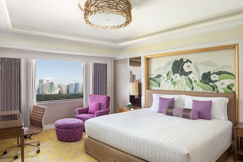 Dusit Thani Manila 21/72
