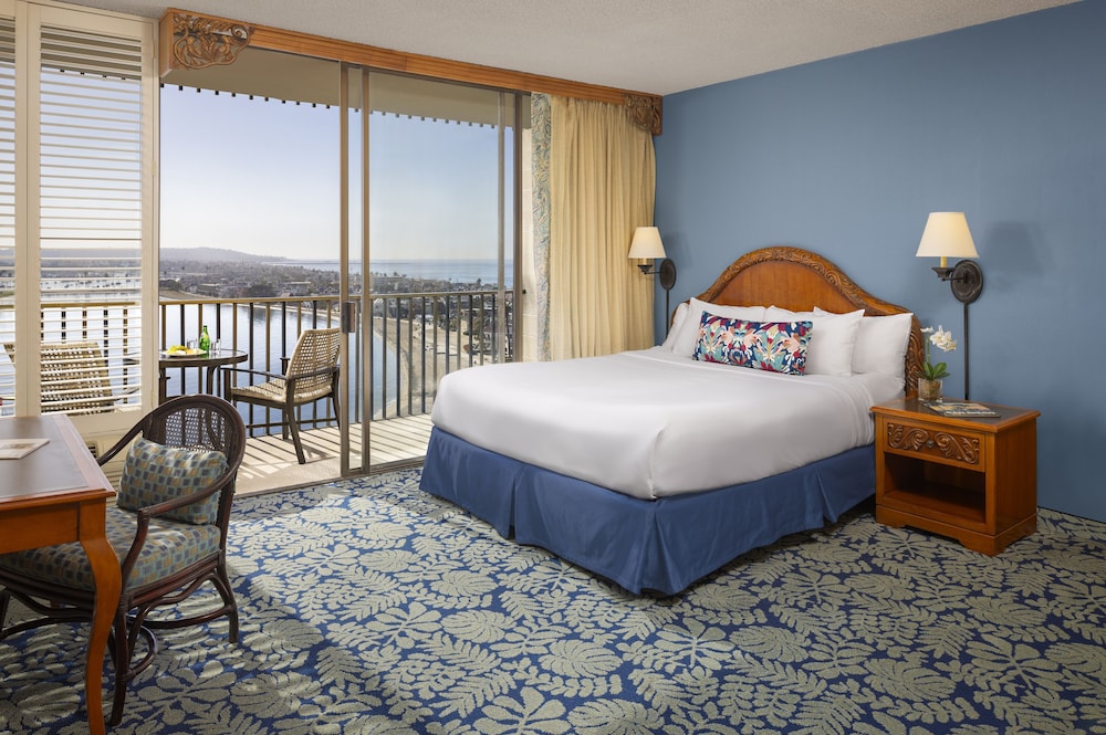 Room, King Bed, Water View