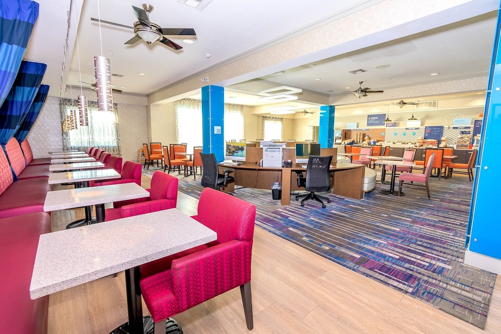 Holiday Inn Express Hotel And Suites Houston East 34/50