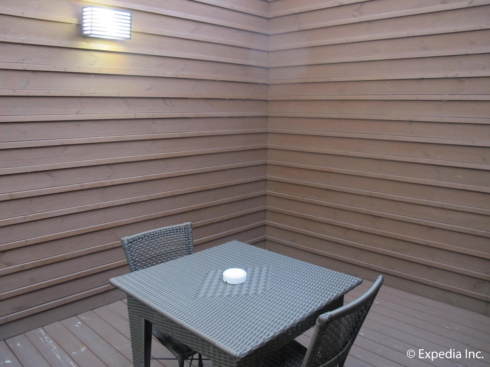 Townhouse Oak Vera Hotel Near Clark International Airport 46/57