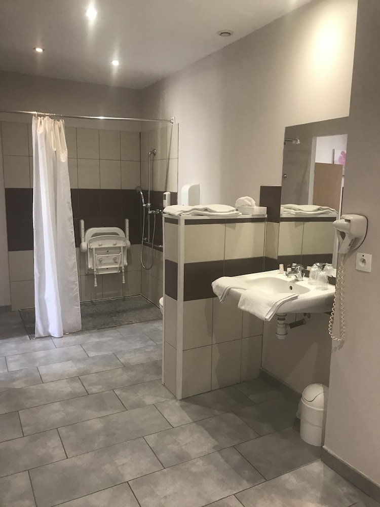 Au Royal Hotel 28/29