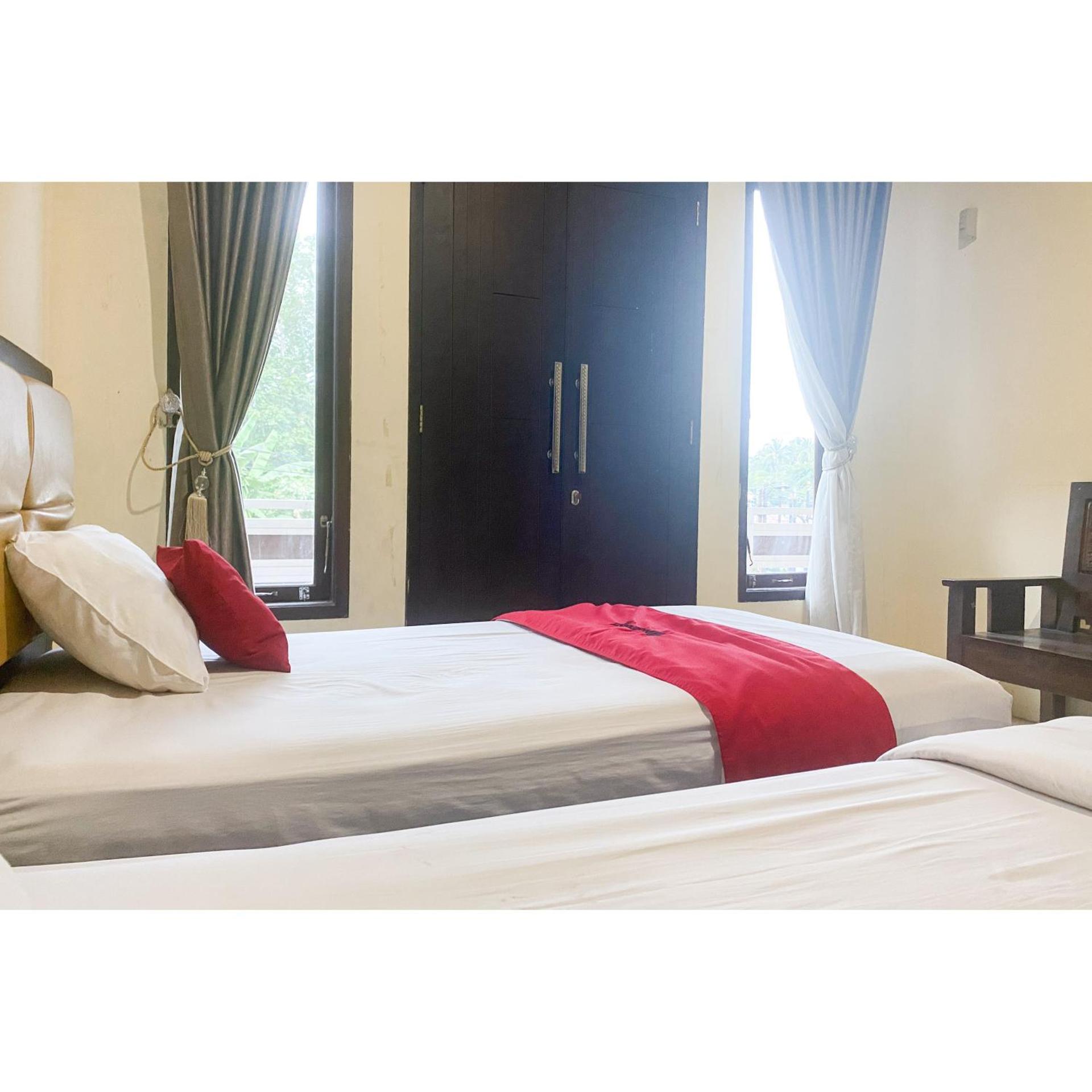 Standard, Twin Beds