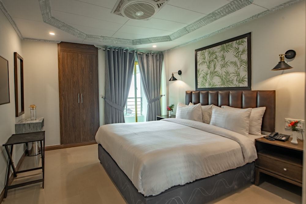 Cecil by Pearl Continental 23/60