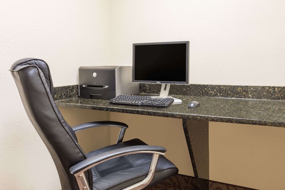 Days Inn by Wyndham Semmes/Mobile 17/20