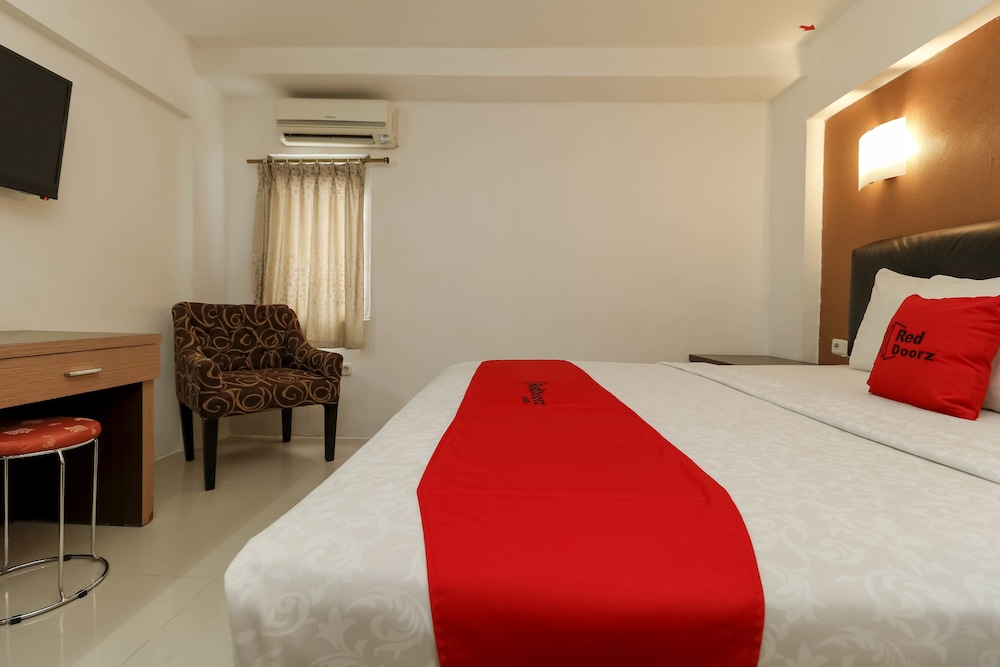 RedDoorz Plus Grand Populer Hotel (ex Nida Rooms Makassar Sulawesi) 13/33