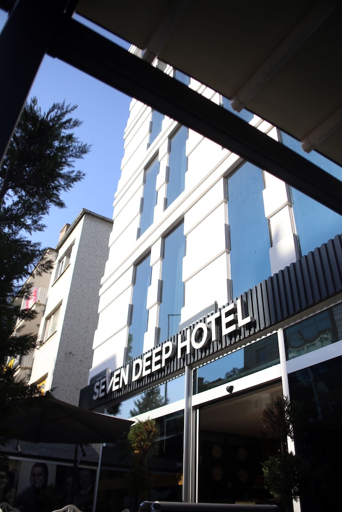 Seven Deep Hotel 7/42
