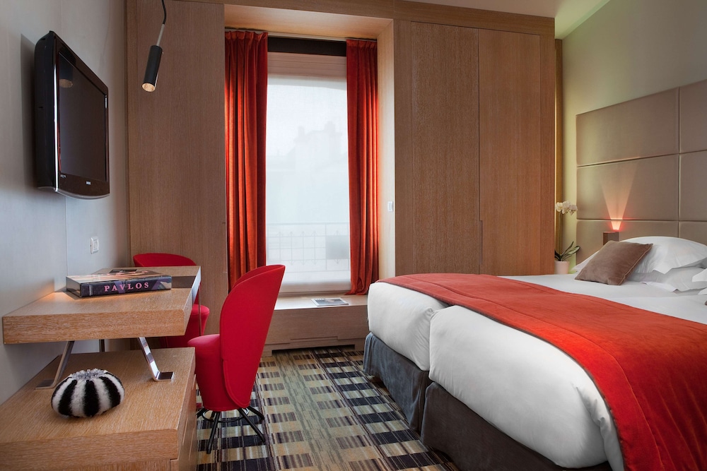 Superior, Double or Twin Bed, Golden Tulip Opera de Noailles 3/5