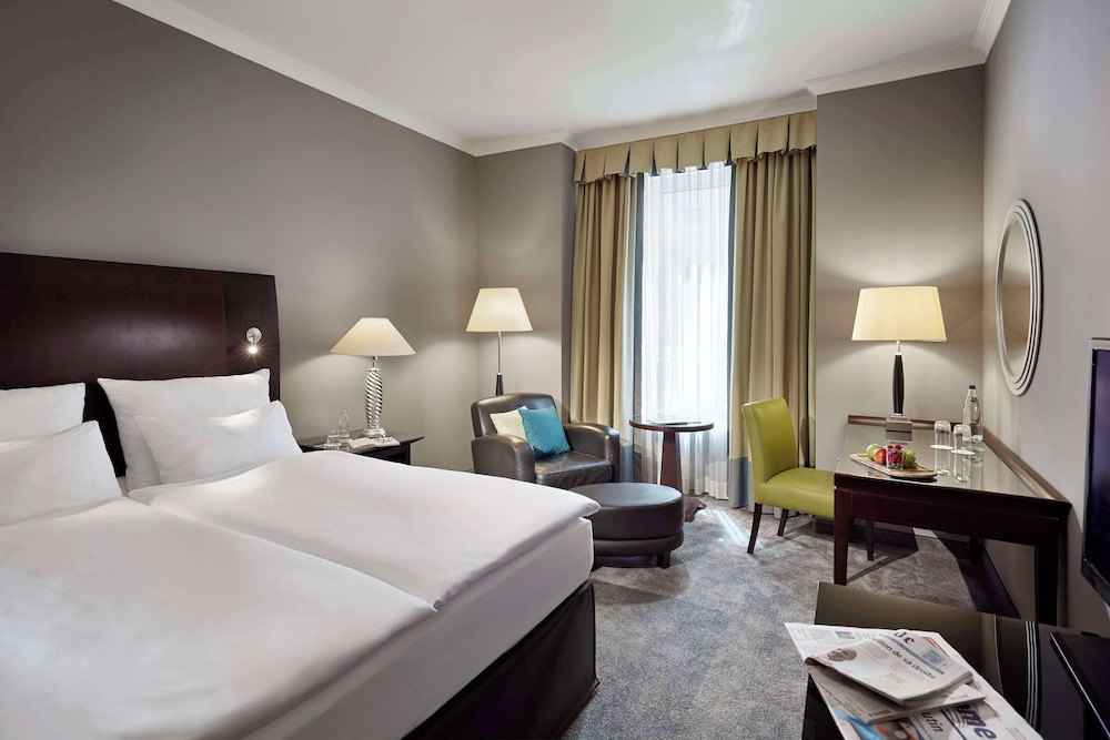 ROOM, KING BED