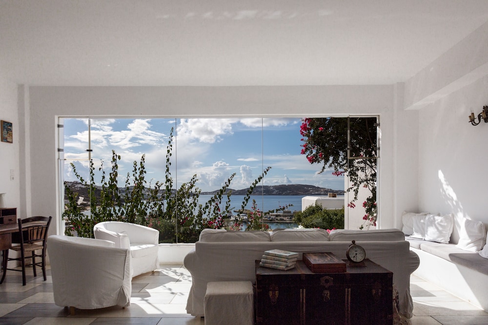 Rhenia Hotel and Bungalows 77/88