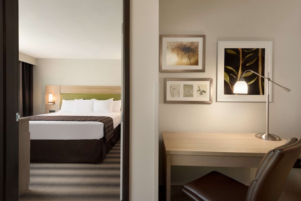Country Inn & Suites by Radisson, Indianola, IA 3/29
