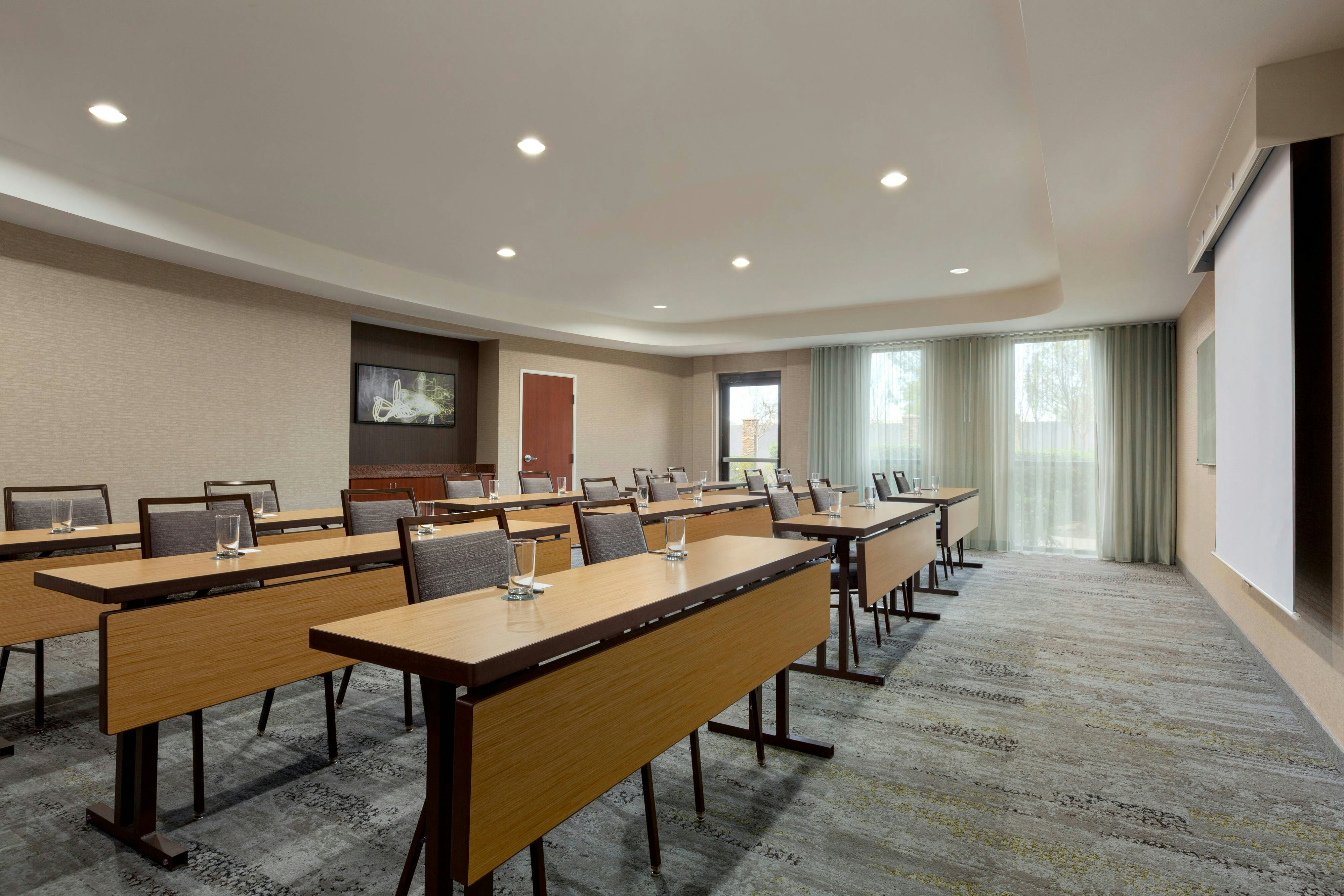 Courtyard by Marriott Roseville Galleria Mall/Creekside Ridge Drive 27/28