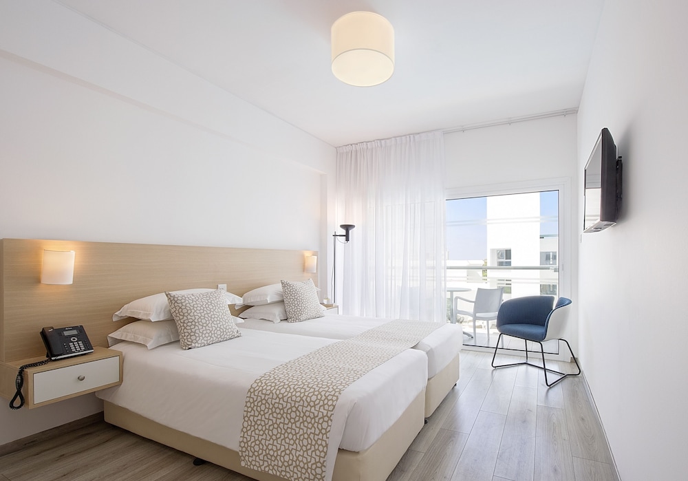 2 BEDROOMS, FAMILY SUITE