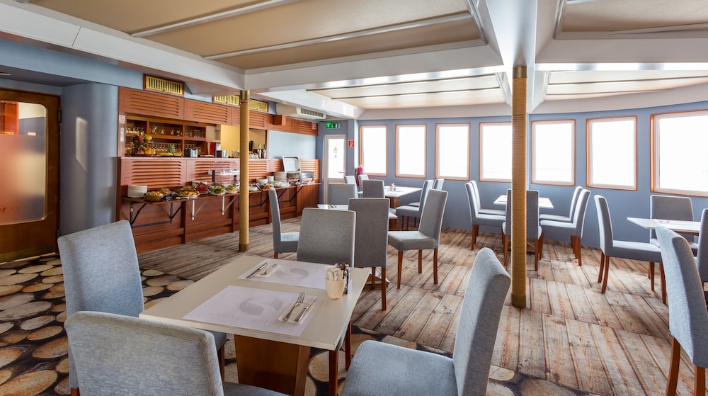 Grand Jules Boat Hotel 24/33