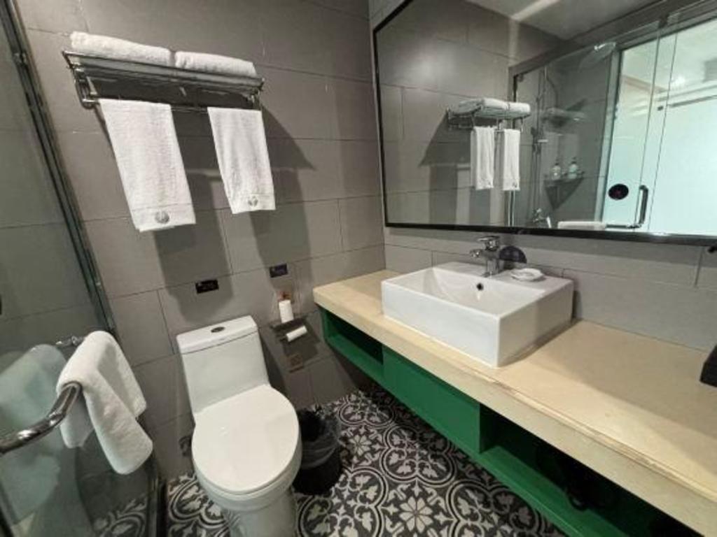 GME Hotel Anqing Qianshan County Fortune Plaza 21/23