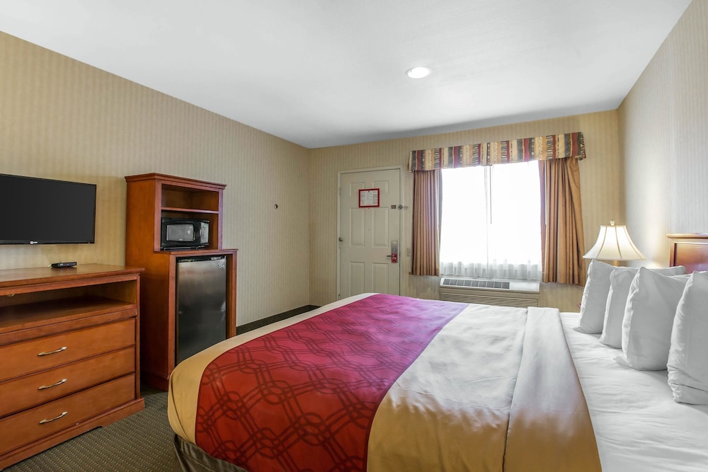 Econo Lodge Inn & Suites Riverside Corona 14/34