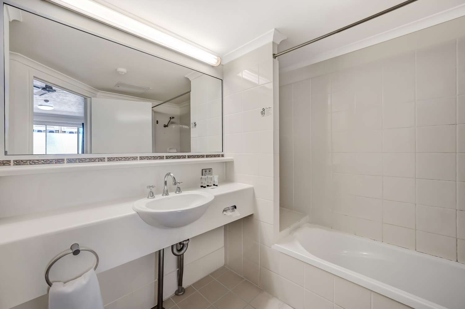 Executive, Family, Bunk Bed, 2 Queen Beds, City Oasis Inn Townsville SureStay Collection by BW 3/3