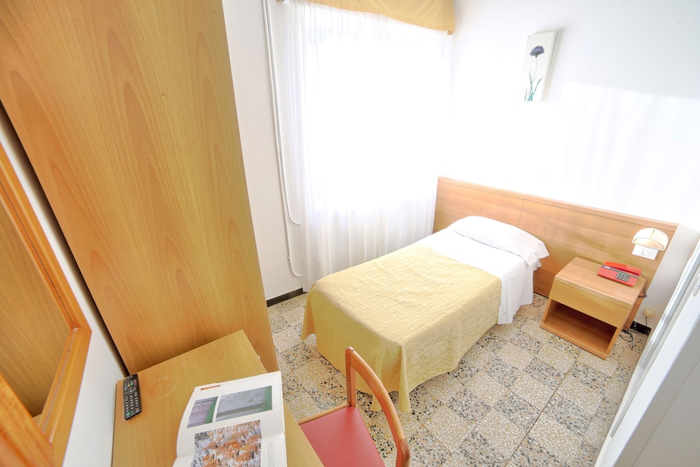 HOTEL MAYOLA 29/73