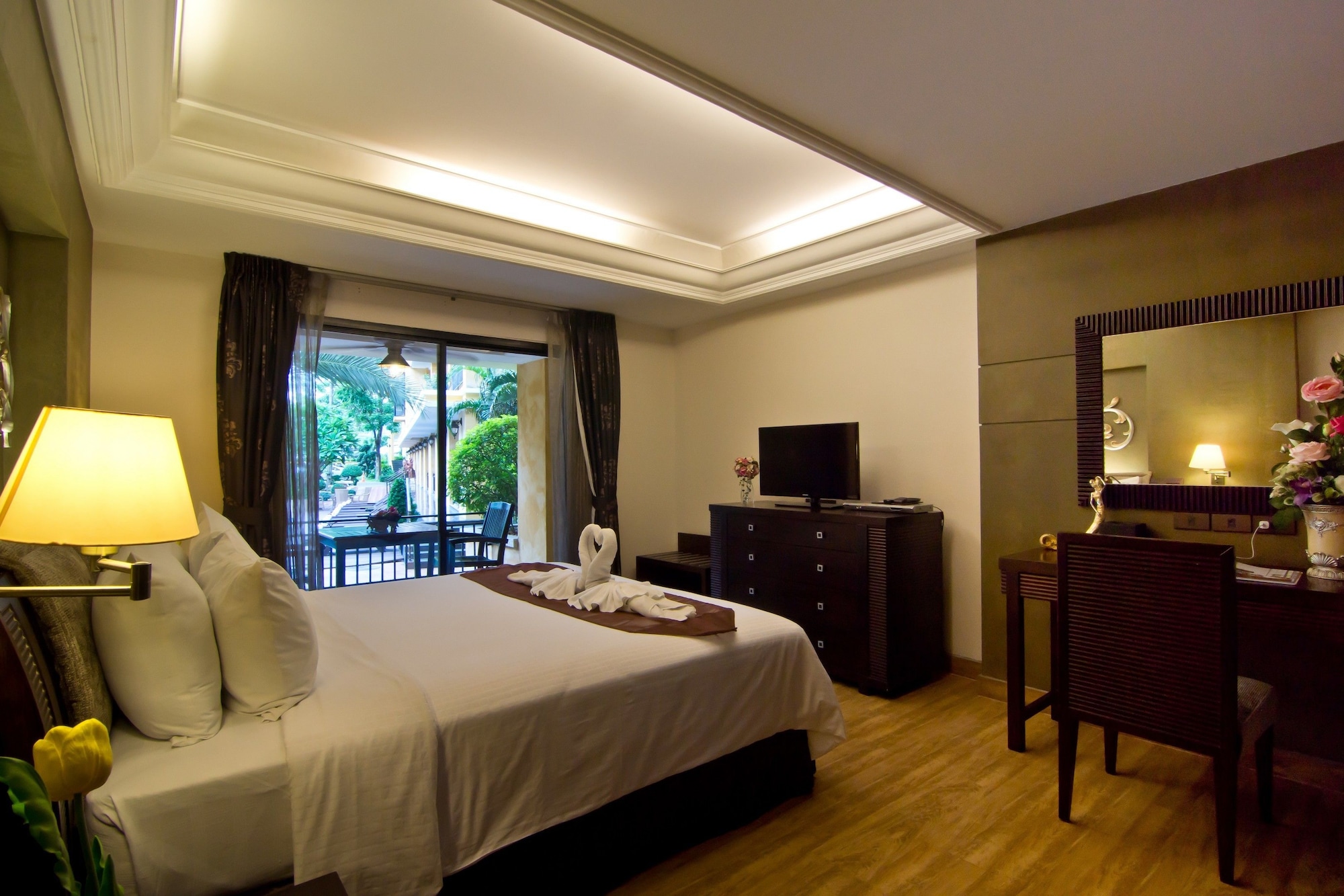 Deluxe, Twin Beds, Pool Access, Lk Mantra Pura Resort 4/5
