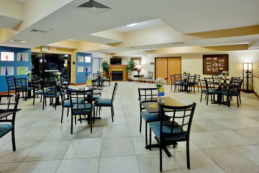 Holiday Inn Express Hotel & Suites Suffolk 34/41
