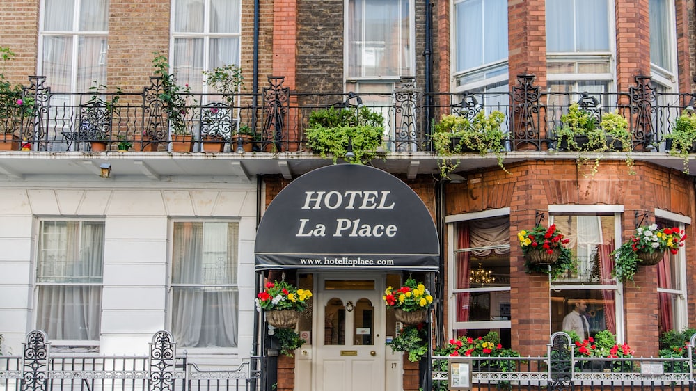 LA PLACE HOTEL 3/77