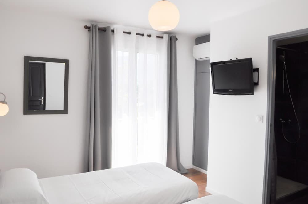 Hôtel Les Arbousiers 40/68