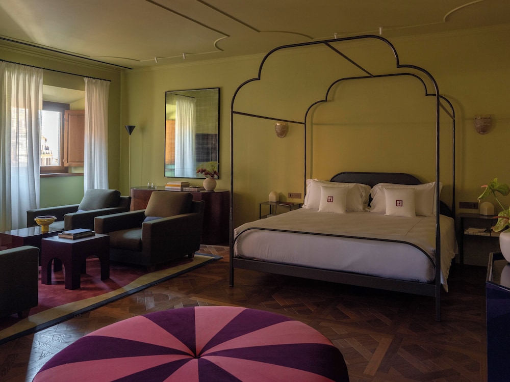 DELUXE, SUITE