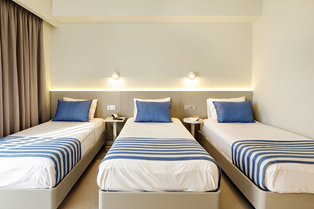 ROOM, TRIPLE, 3 BEDS
