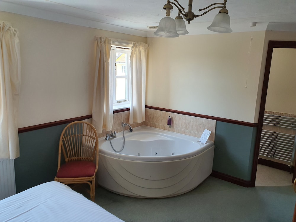 The Lugger Inn 43/47