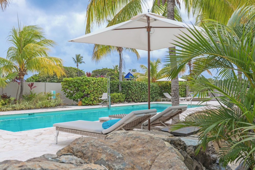 Dolphin Suites 41/50