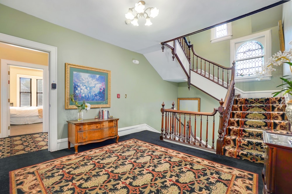The Summit Debary Inn 3/44