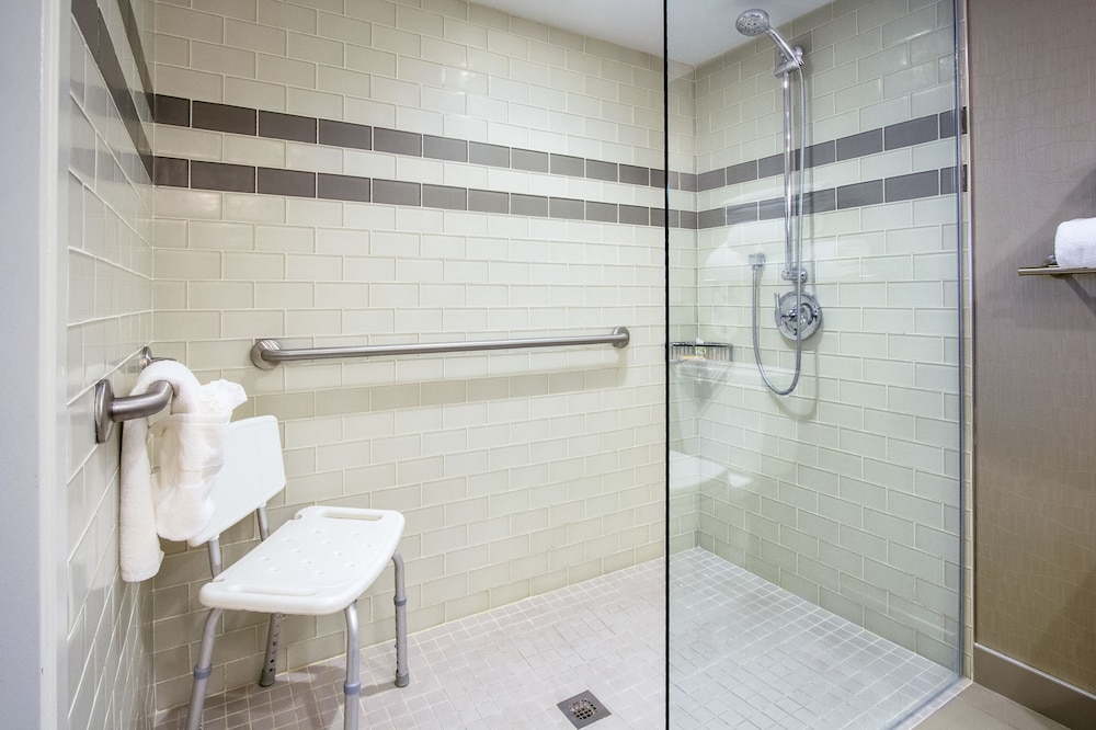 Holiday Inn Calgary- Airport 9/65
