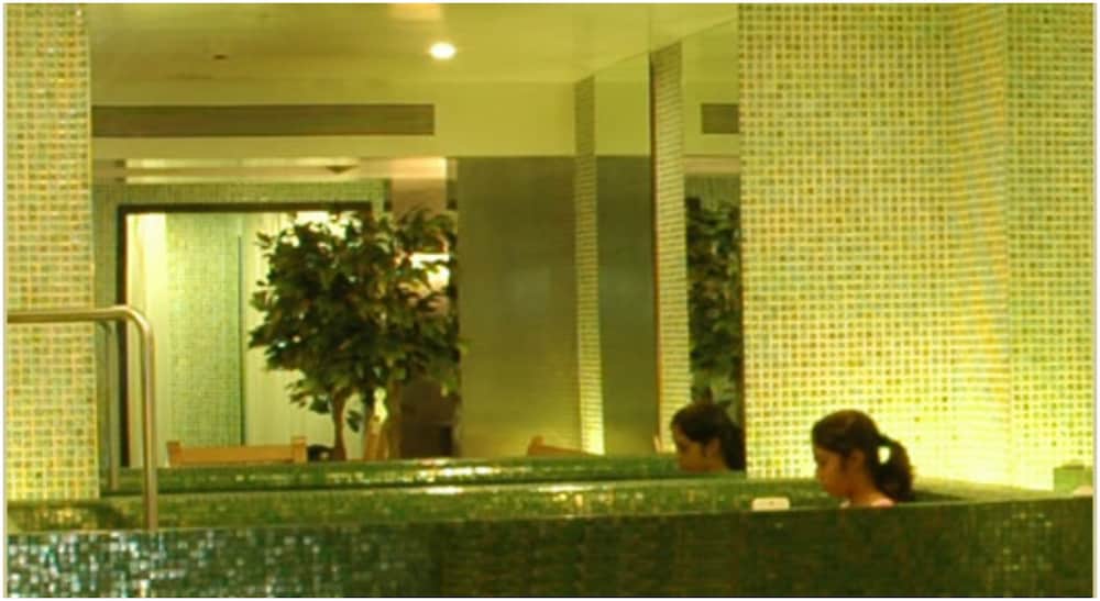 The Imperial Palace Hotel 7/70
