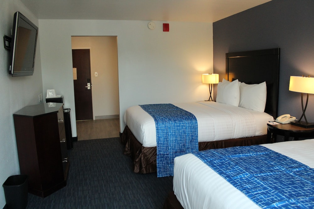 Travelodge By Wyndham Waters Edge Hotel Racine 12/27