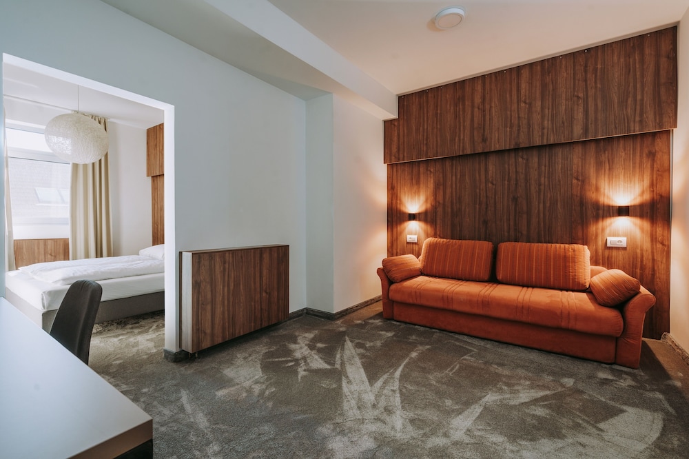 Slisko Hotel 40/66
