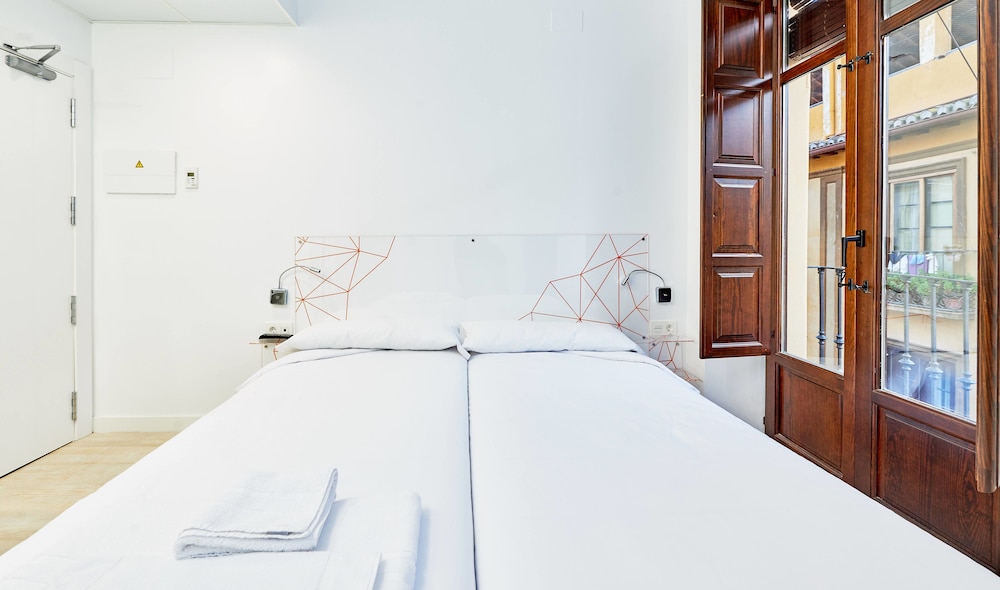 ROOM, SINGLE, DOUBLE BED