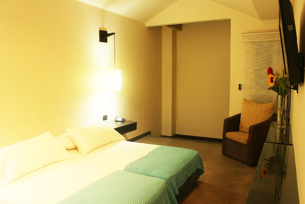 Hotel Santorini Express y Cabanas 31/81