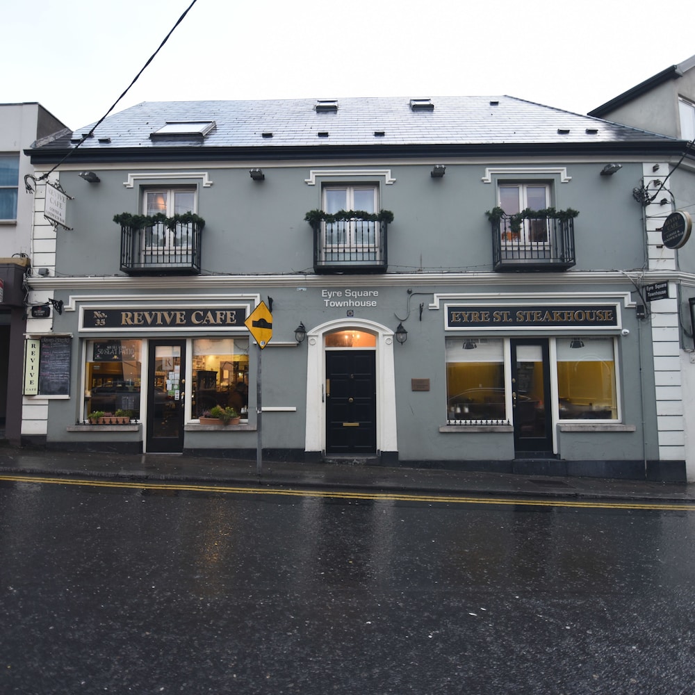 Eyre Square Townhouse 1/46
