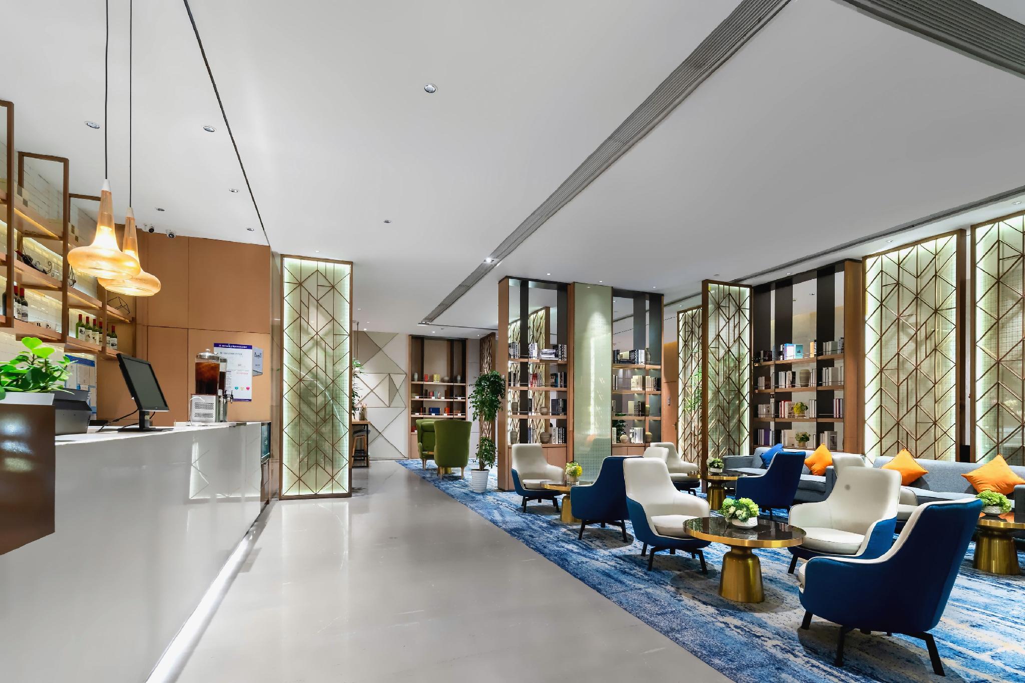 Borrman hotel (Shanghai Hongqiao Railway Station National Exhibition Center Shop) 11/35