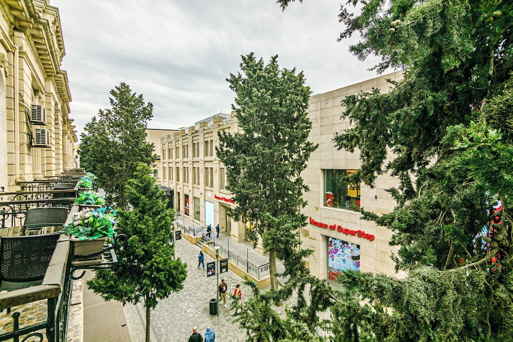 Bristol Hotel Baku 38/51
