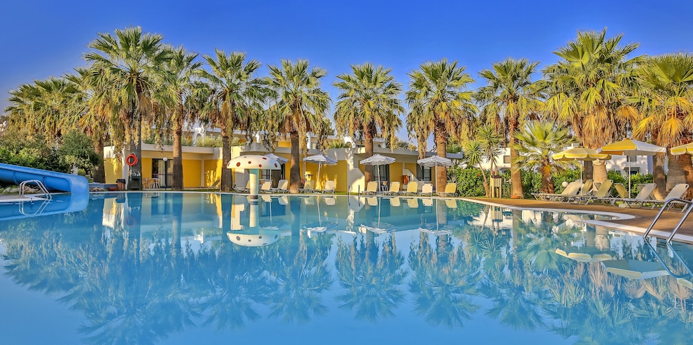Alex Beach Hotel Bungalows 10/32