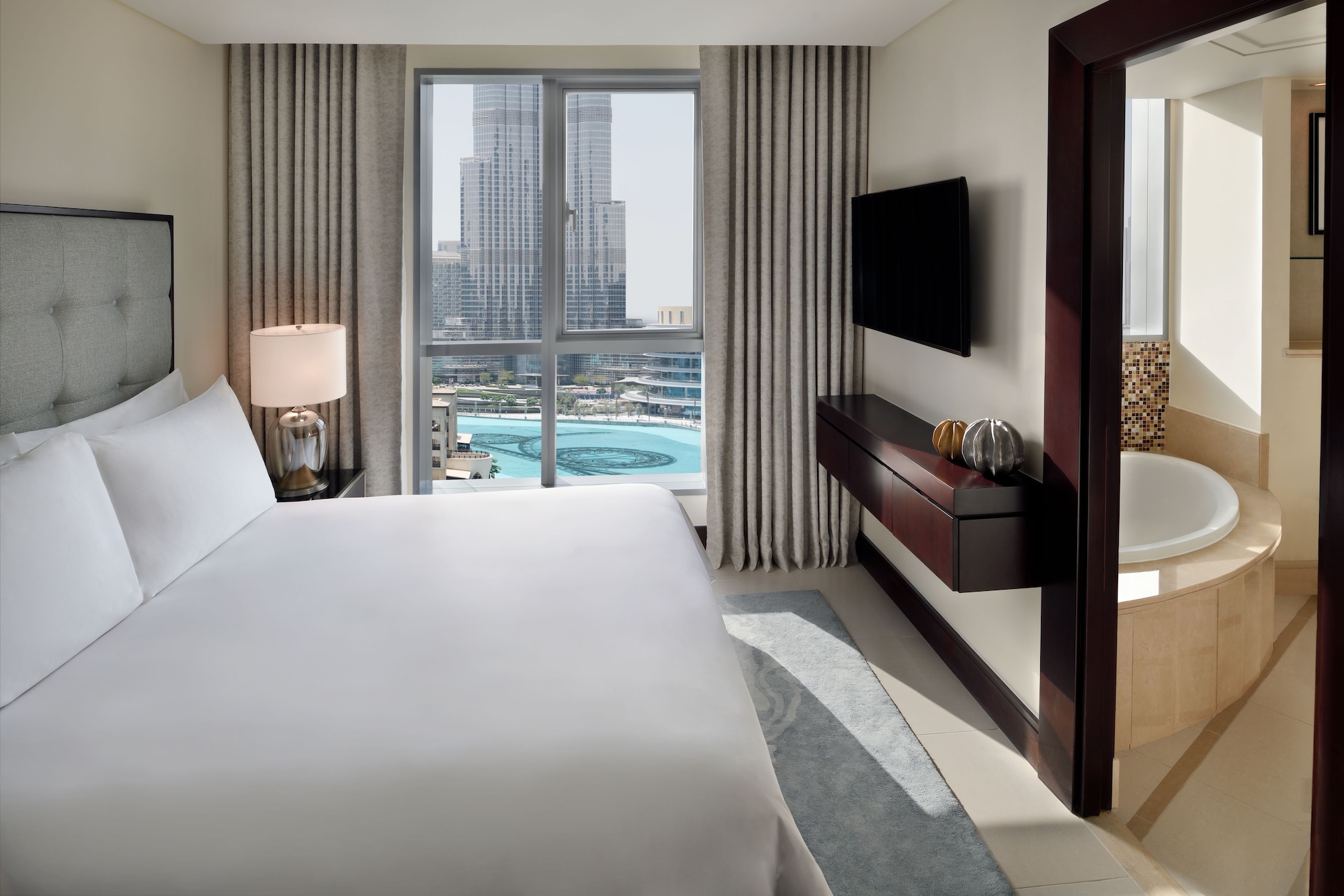 1 Bedroom, Residence, King Bed, Fountain and Fountain View