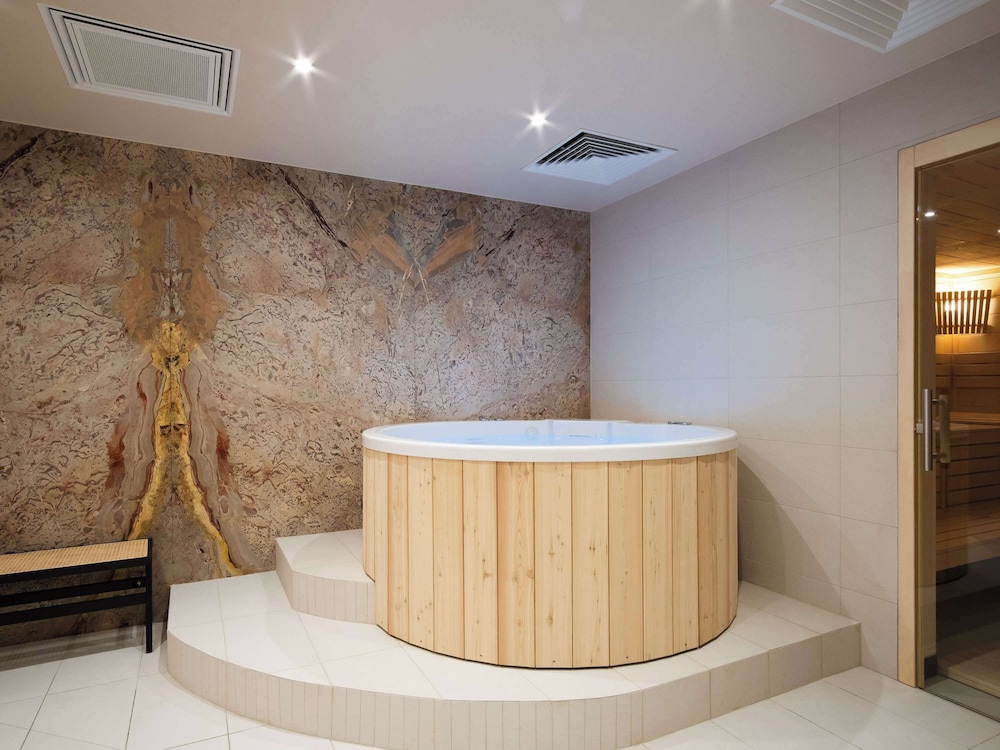 Mercure Saint-Lary 10/68