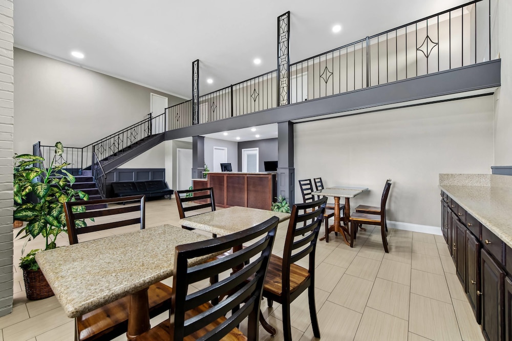 Rodeway Inn & Suites Jefferson 35/53
