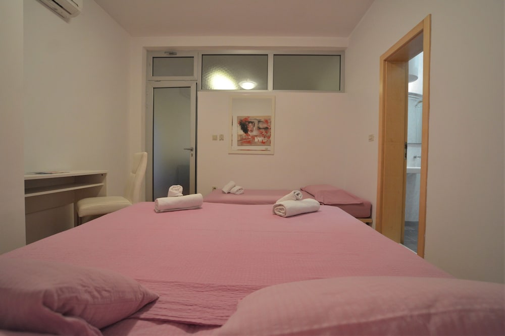 Villa Avantgarde 8/50
